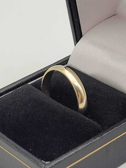 9ct Yellow Gold Wedding Band Ring – Engraved 