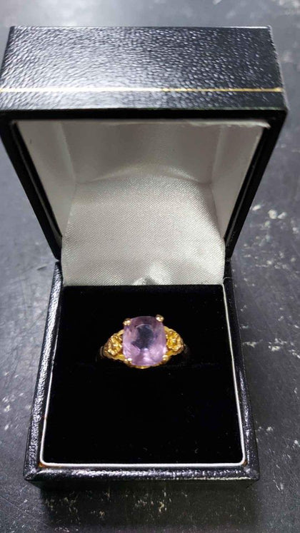 9ct gold ring with purple stone,weight 3.40. size p.
