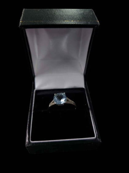 9ct White Gold Ladies Ring With Blue Stone - Size Q - 2.19 Grams