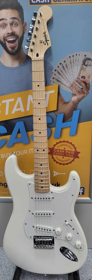 Squier by Fender Sonic Stratocaster Hardtail in Arctic White