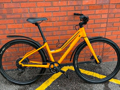Cannondale Treadwell 2 Hybrid Cruiser Bike / 15'' Frame/ 24'' Wheels/ 8 Speed