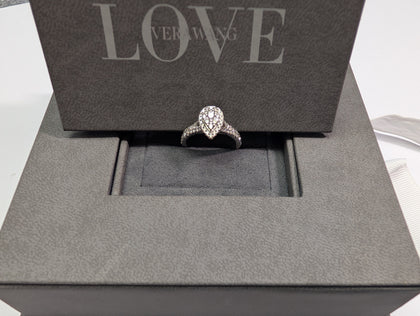 Vera Wang 18ct White Gold Diamond Ring Boxed