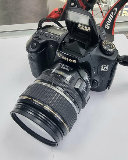 Canon EOS 60D EF-S 17-85 IS USM  Digital SLR