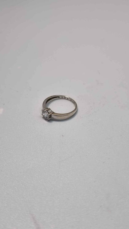 9ct White Gold Ring With CZ Stone - 1.70 Grams - Size O