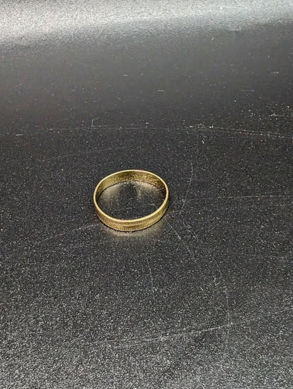 18ct Yellow Gold Patterned Wedding Band - Size V - 2.69 Grams