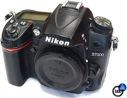Nikon D7000 Body and charger