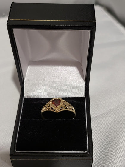 9ct Yellow Gold Filigree heart Ring with Red Stone - Size O - 1.59G