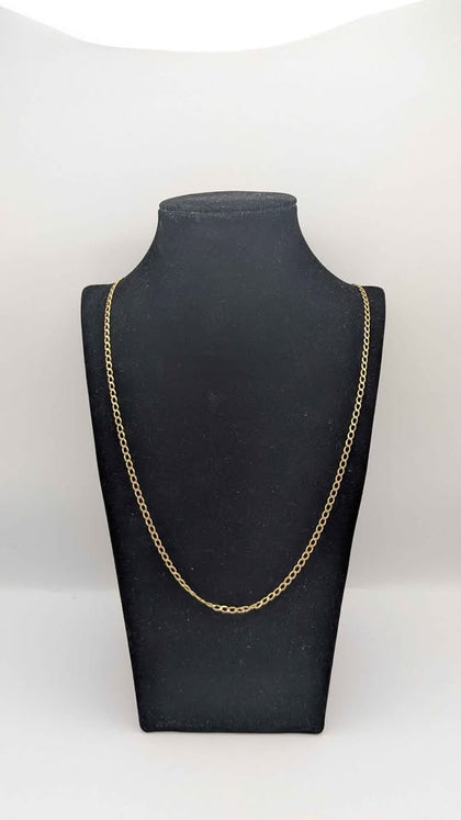 375 HALLMARKED 9CT, YELLOW GOLD, CURBED CHAIN, 26