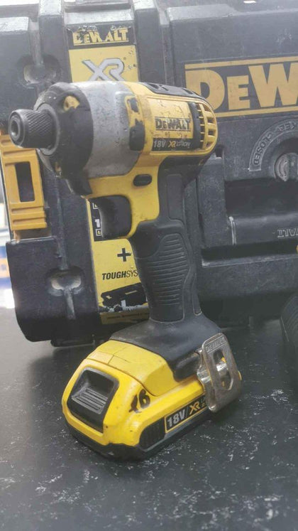 DEWALT DCK255P2 18V Cordless Combi Drill & Impact Driver Set: 2x 1.5ah Batts, 2x 2.0ah Batts, Charger **WELL USED**