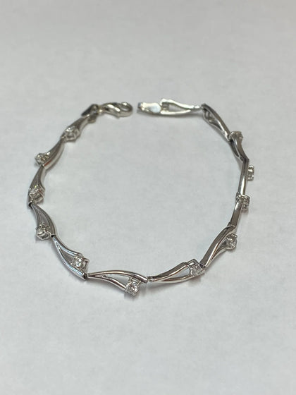 9ct White Gold Bracelet with stones 7.5
