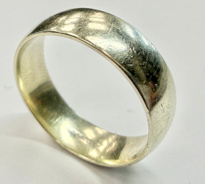 9ct white gold wedding band size Q