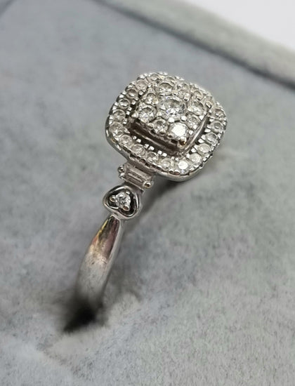 9ct White Gold Diamond Cluster Ring Size M1/2