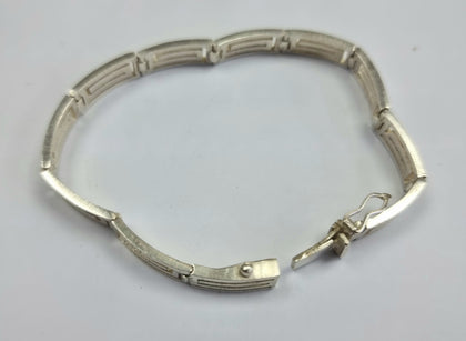 Ornate Silver Bracelet 7.5