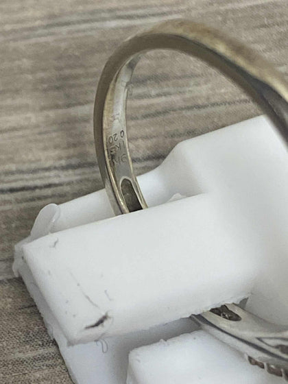 9ct Gold Ring (Size M) Apx 2.2g