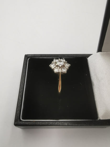 9CT Gold Daisy Cluster Ring, Cubic Zirconia Stones. 2.4Grams, Size: O - Boxed