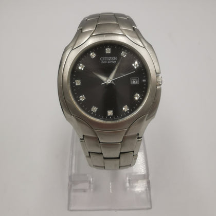 Citizen Eco Drive Mens Slim Date 100mwr Bracelet Watch E111-s022240-MINOR SCRATCHES ON WATCH FACE AND COSMETIC SCRATCHES ON STRAP