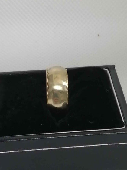 Ladies hallmarked 9ct gold ring , size M 4.51grams.