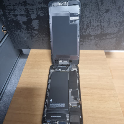 Apple iPhone SE 2022 - 64GB ***Spares or Repairs***.