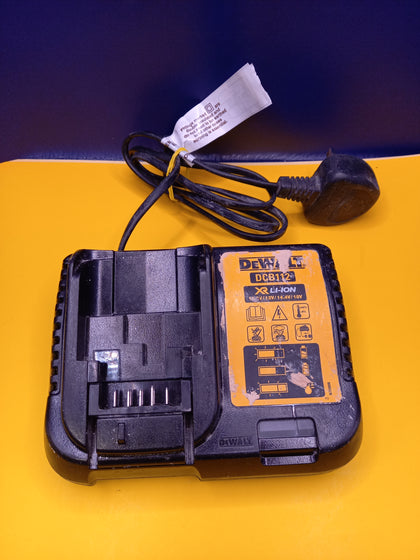 DEWALT DCB112 Battery Charger