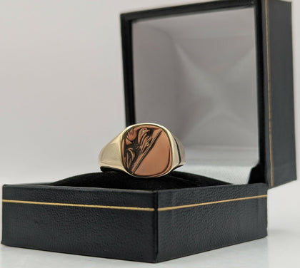 375 Hallmarked 9CT, Yellow Gold, Signet Ring with Subtle Design, Size: R, 5.5g, Boxed