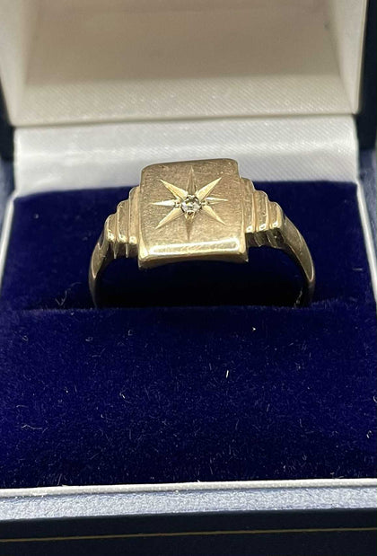 Gold ring star with small stone - 9ct
