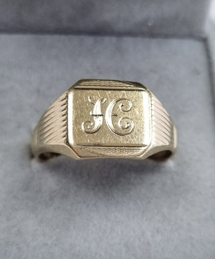 9ct gold Signet Ring Size Z+1