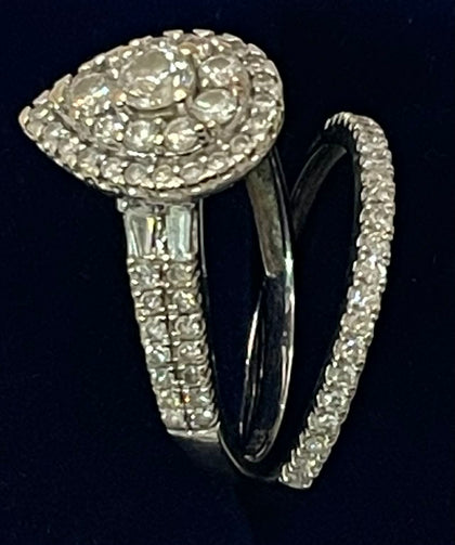 18CT DIAMOND RING SET 5.6G