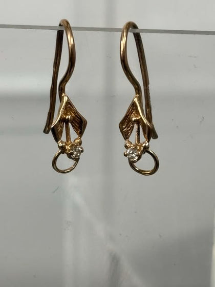 14K gold earrings hallmarked 1.55G **preowned **