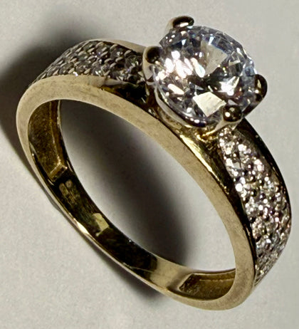 9CT Gold Ring with Clear Stones Size O