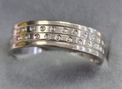 9ct White Gold Ring Size 