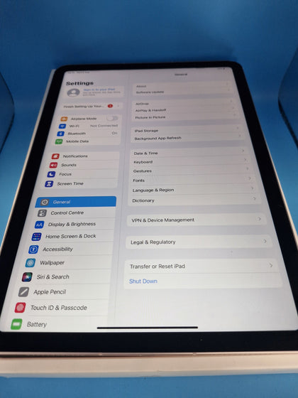 Apple iPad Air (5th Generation) - Wi-Fi and Cellular -