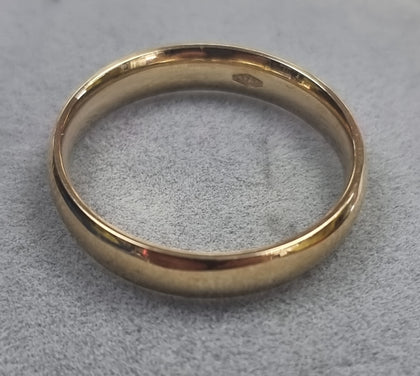 9ct Gold Band Size Q1/2