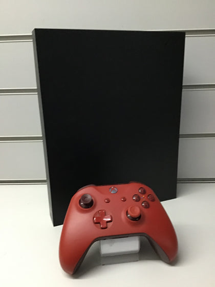 Microsoft Xbox One X + Pad
