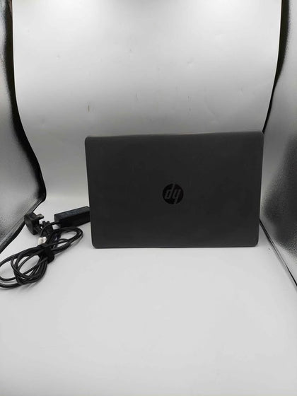 HP 255-G8 Ryzen 5 3500u 8GB Ram 256GB SSD Windows 11- scratches on casing