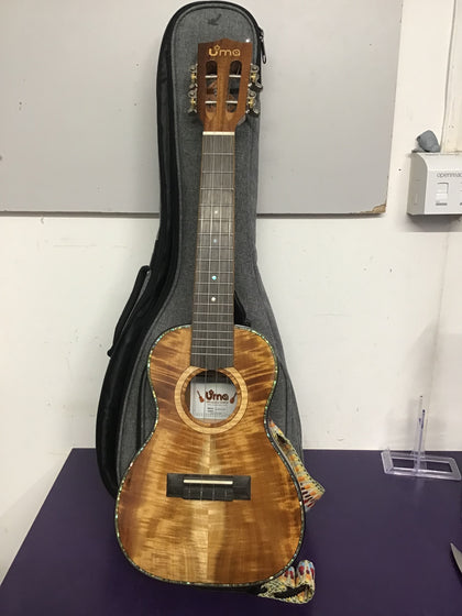 Uma UK30SC Evo Ukulele with UMA case.