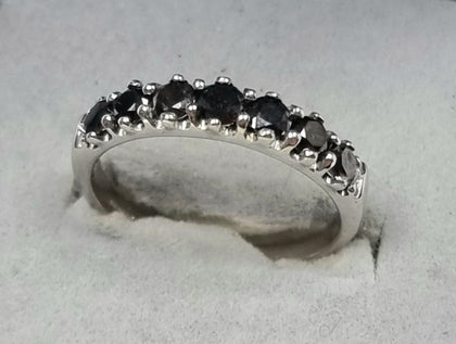 9ct White Gold Ring With Black Moissanite Size 