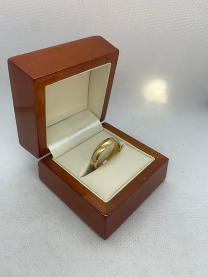 18ct Gold Band Ring.