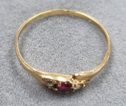 14ct Gold Diamond/Ruby Ring.