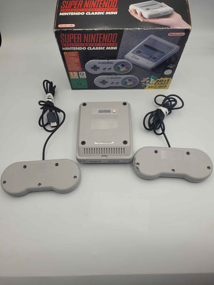 Nintendo Classic Mini Super Nintendo Entertainment System 21 Games  built in , 2 controllers  boxed