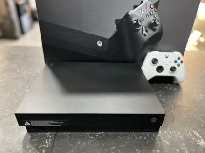 Xbox One X - 1TB w/ Series S controller ( White )