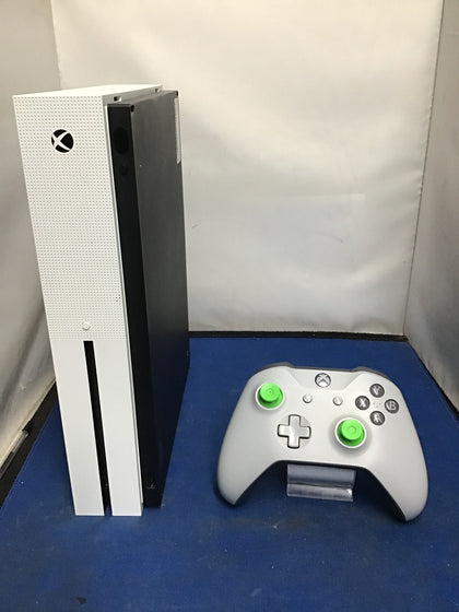 Microsoft Xbox One S + Pad
