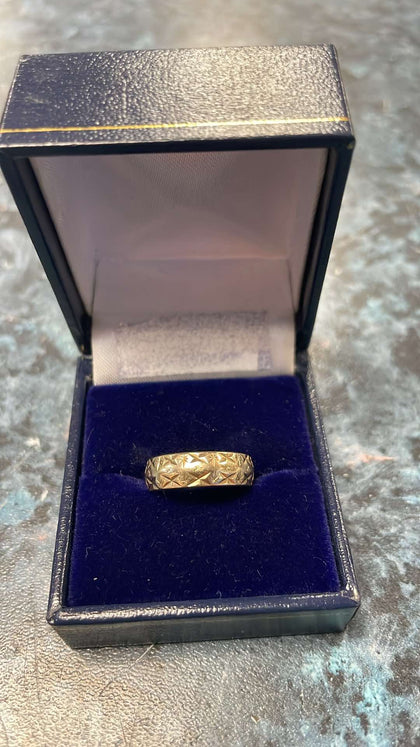 9CT GOLD RING