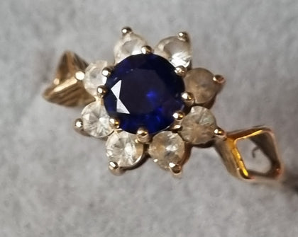 9ct Gold Ring Blue/Clear Stones