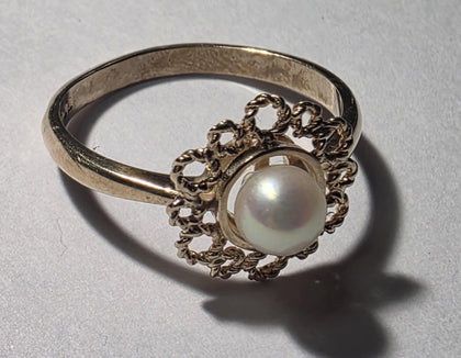 9ct Gold Pearl Ring - Size Q
