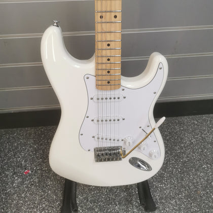 Squier Affinity Stratocaster 20th Anniversary Edition Vintage White
