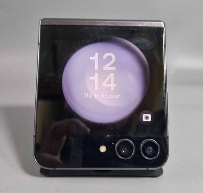 Samsung galaxy ZFlip 5, 256GB, Graphite, UNLOCKED, (sighs of use as shown)