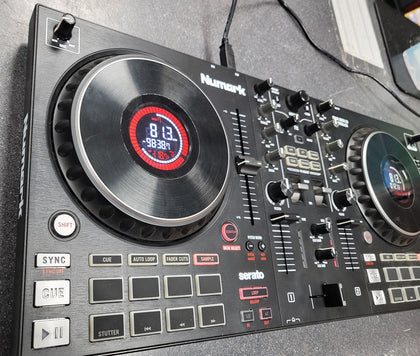 Numark Mixtrack Platinum FX DJ Controller