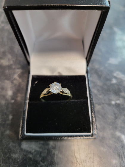 9CT Yellow Gold Ring With Clear Stone - 1.81g - Size Q. Hallmarked