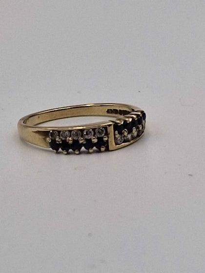 9ct Yellow Gold Ring With CZ Black & Clear Stones - 1.81 Grams - Size N