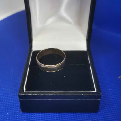 Hallmarked 375 and Tested 9 karat gold ring - 2.0 Grams - Size N - Box Included